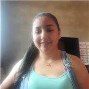 Profesora da clases a niños,jovenes y adultos de primaria